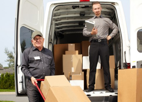 Moving truck service in Elephant and Castle for local home removals
